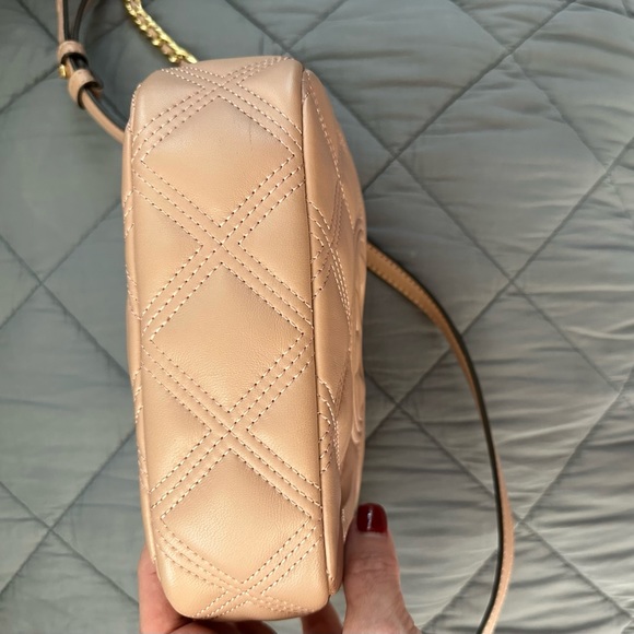 TORY BURCH Fleming Quilted Crossbody Camera Leather Bag - Picture 14 of 15